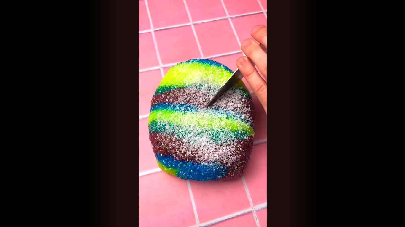 Celana pendek YouTube slime sempurna untuk menghilangkan stres