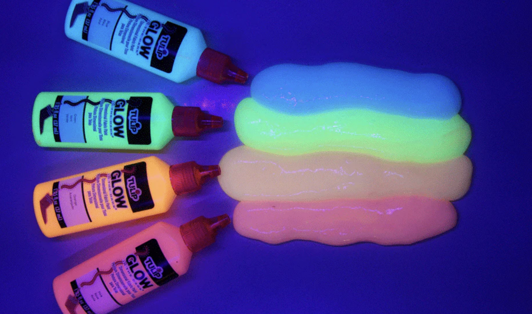 Jenis slime yang ditampilkan dalam ASMR slime shorts-Glow-in-the-dark