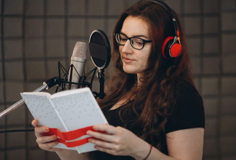 La voz de Miku AI en actuaciones virtuales y conciertos